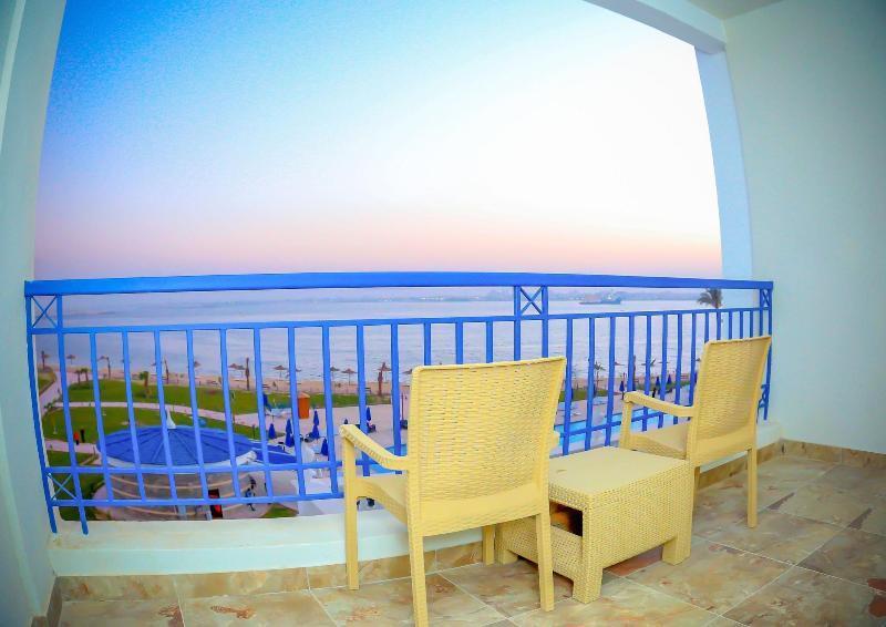 Tolip El Forsan Hotel Исмаилия Екстериор снимка A balcony