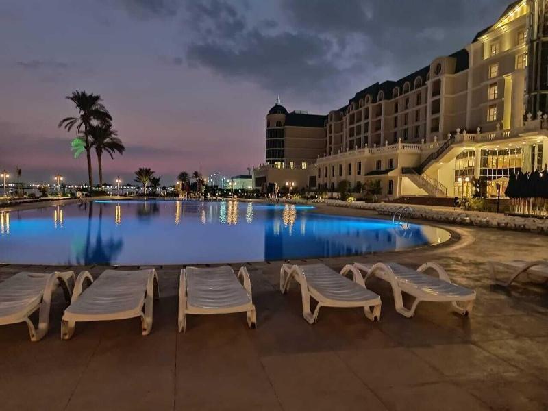 Tolip El Forsan Hotel Исмаилия Екстериор снимка The pool at the hotel